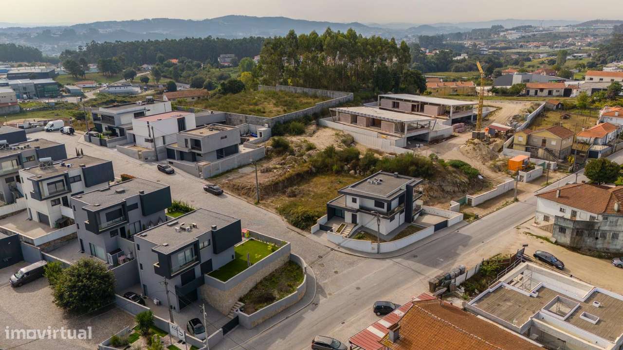 Terreno para venda em Frazão Arreigada, Paços de Ferreira, Porto - Grande imagem: 4/9