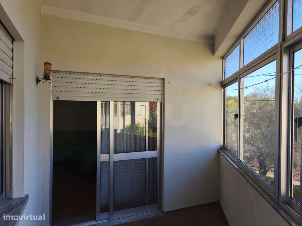 Moradia, em aldeia tranquila, em excelente estado de conservação, p...-24