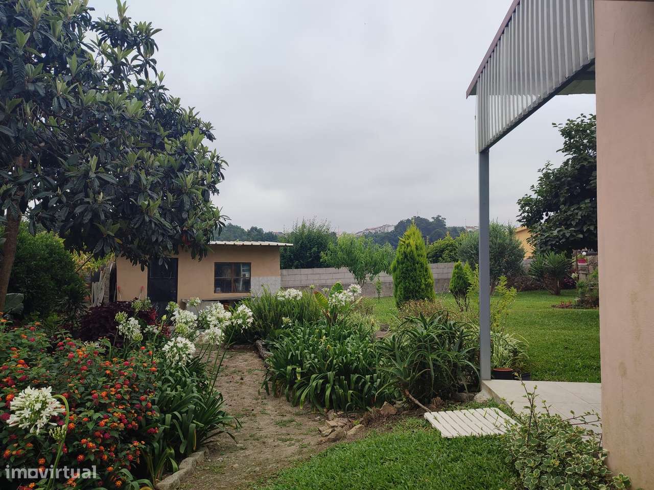 4 casas com tipologias T1, em terreno de  692m2,  à Marina do Freixo-16