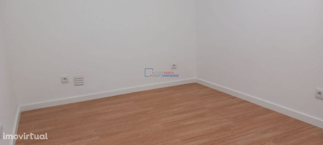 Apartamento T2 Remodelado na Tapada das Mercês - Mem Martins