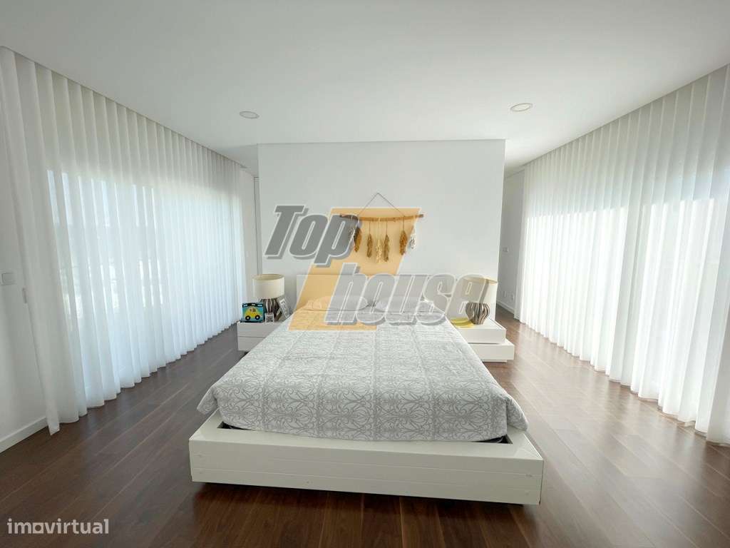 Moradia Isolada T4+1 com piscina-17