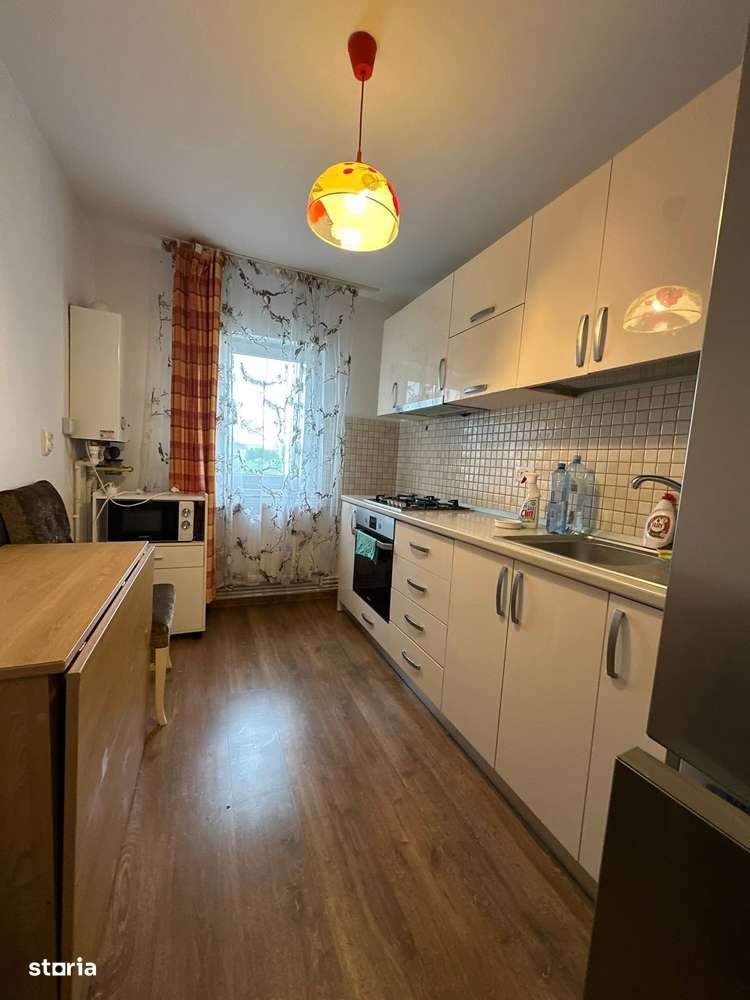 De vanzare 3 camere, 2 balcoane, mobilat și utilat, zona Scoala 5 - Imagine principală: 4/20