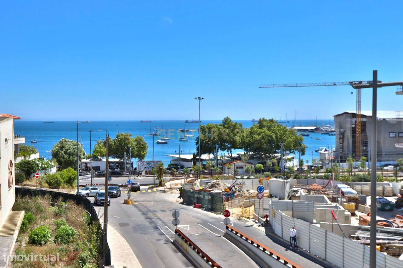 Apartamento Renovado com Vista Mar no Coração de Cascais-26