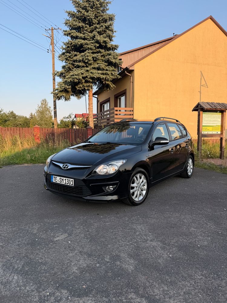 Hyundai i30 I (2007-2012) i30cw 1.4 blue Comfort 2012