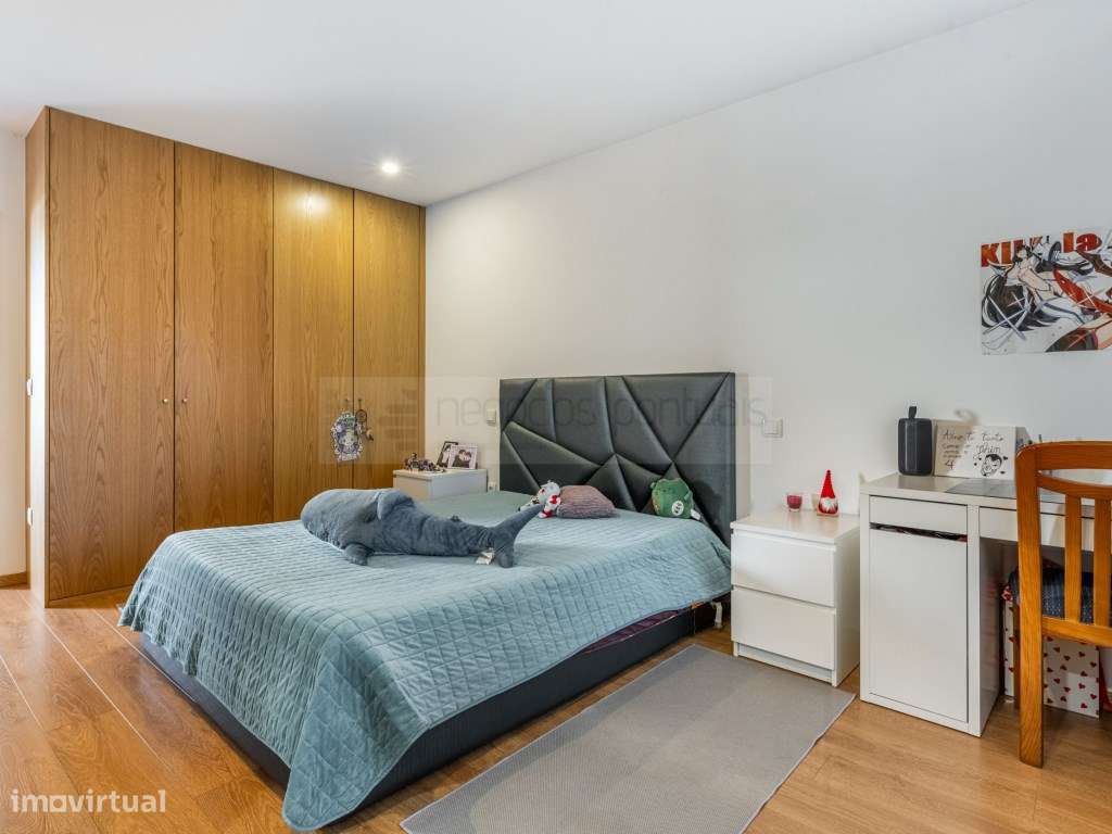 Propriedade Distinta com Piscina, Anexos, Poço de Água e Duas Fraçõ...-17
