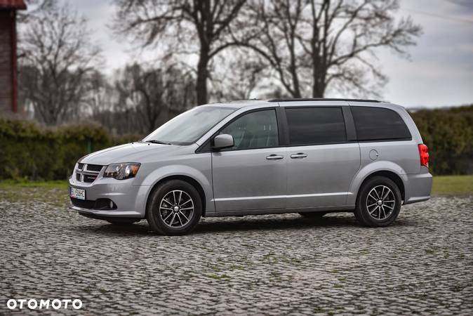 Dodge Grand Caravan - 5