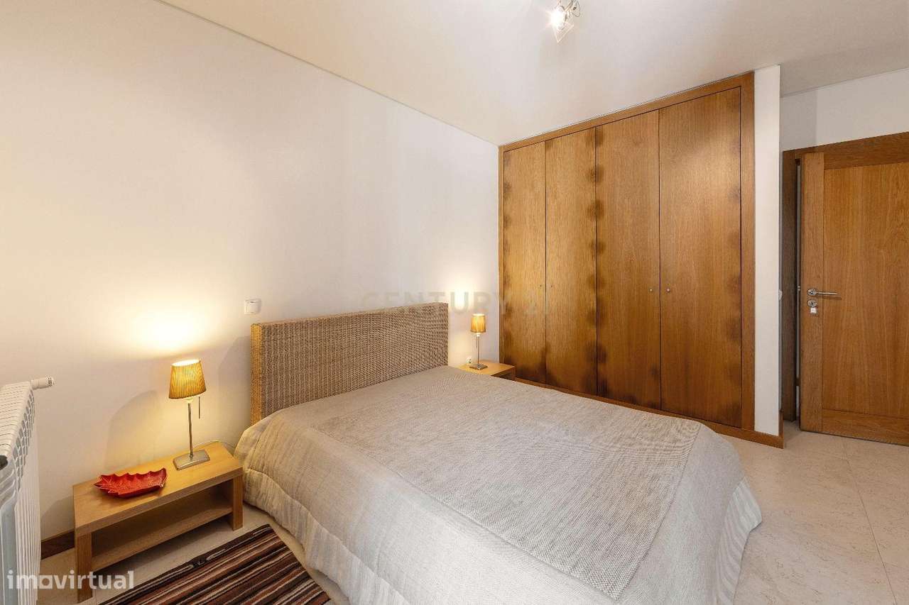 Vila T6 com piscina com área de terreno de 2895 m² na Praia d'el Rey-15