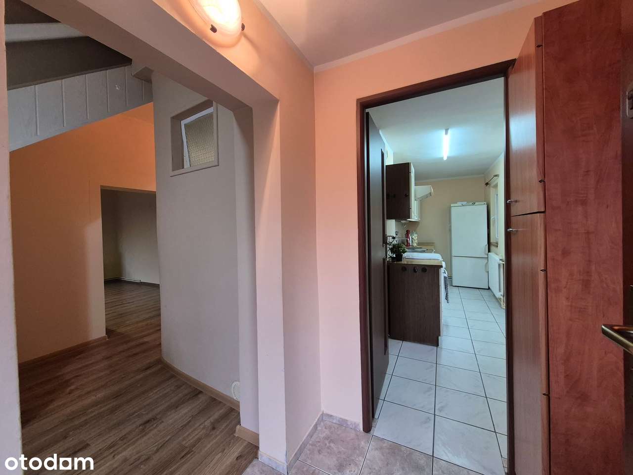 Przytulny , przestronny dom w cichej i zielonej okolicy-3