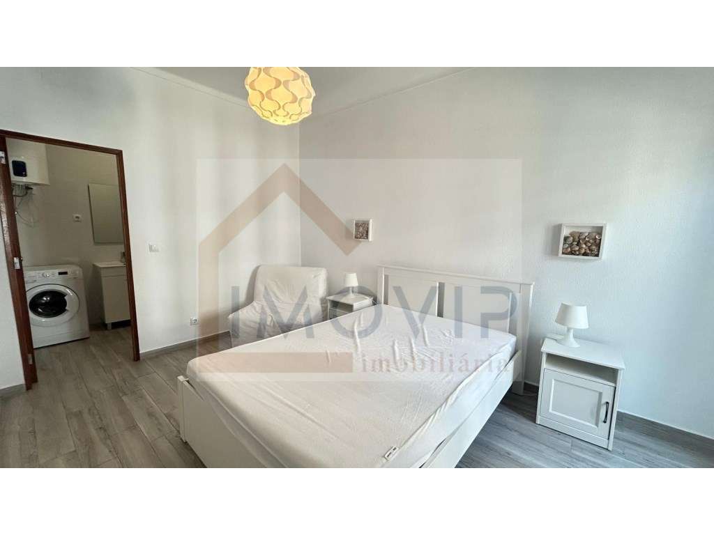 Vende-se T1 totalmente remodelado e mobilado-Monte gordo-10