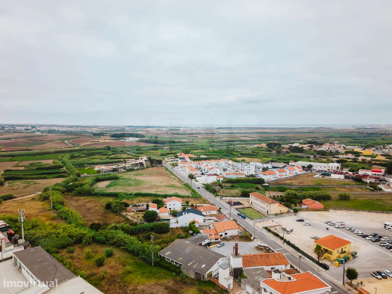 Moradia no centro de Ferrel como nova pronto a habitar.-8