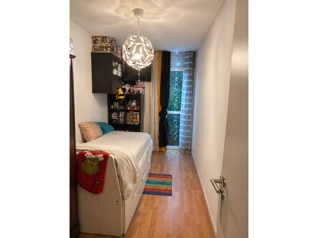 T2 renovado em Prédio de Referência no Vale da Amoreira-5