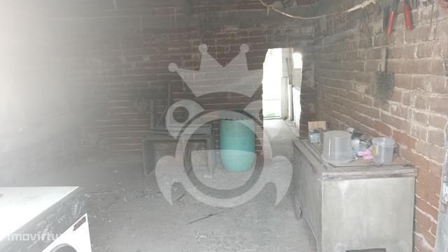 Moradia com grande quintal  - Lote 1960 m2-19