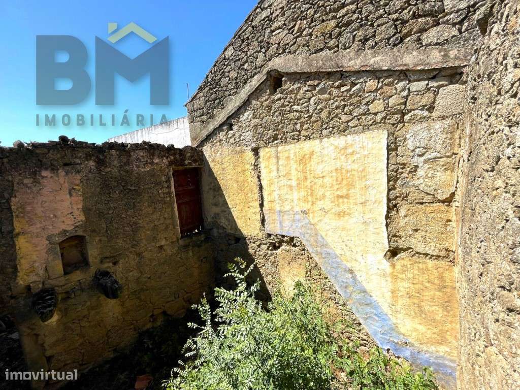 Moradia para restauro com quintal em Escalos de Cima, Castelo Branco. - Grande imagem: 5/6