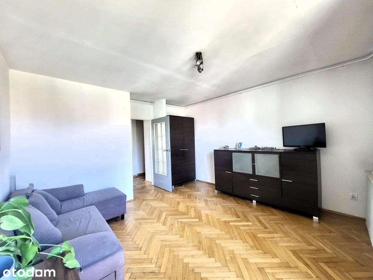 4 pokoje, rozkładowe w samym Centrum, parking;