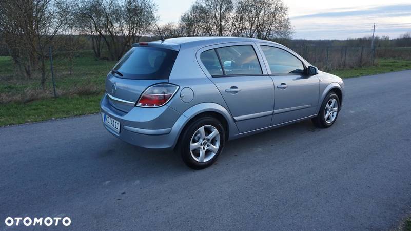 Opel Astra 1.6 Design Edition - 9