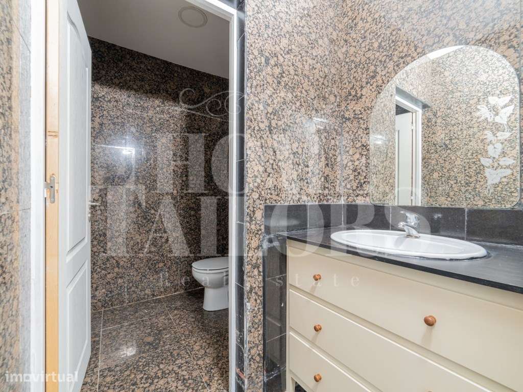 Loja na Barão Sabrosa, em Lisboa-4