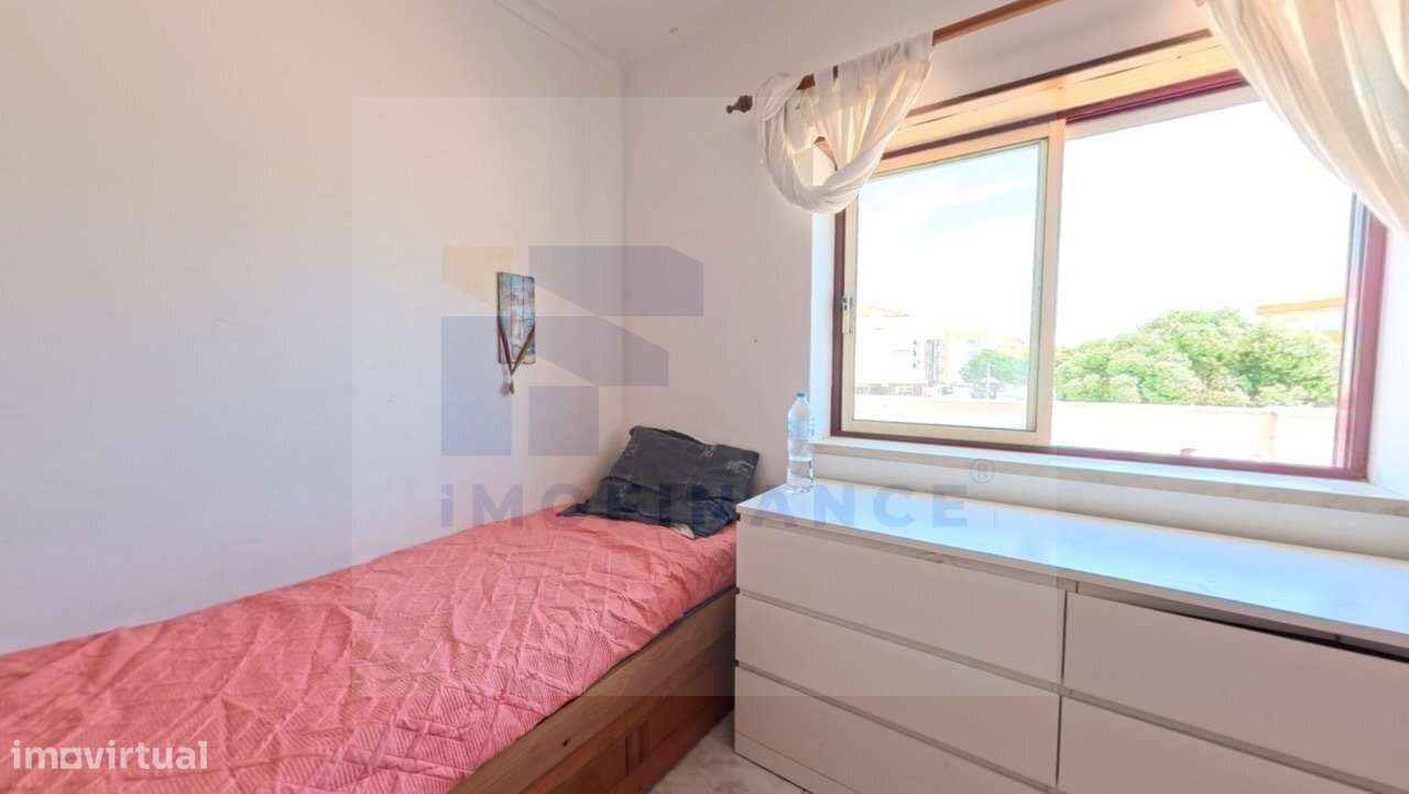 Excelente Apartamento T2, segunda linha de mar-16