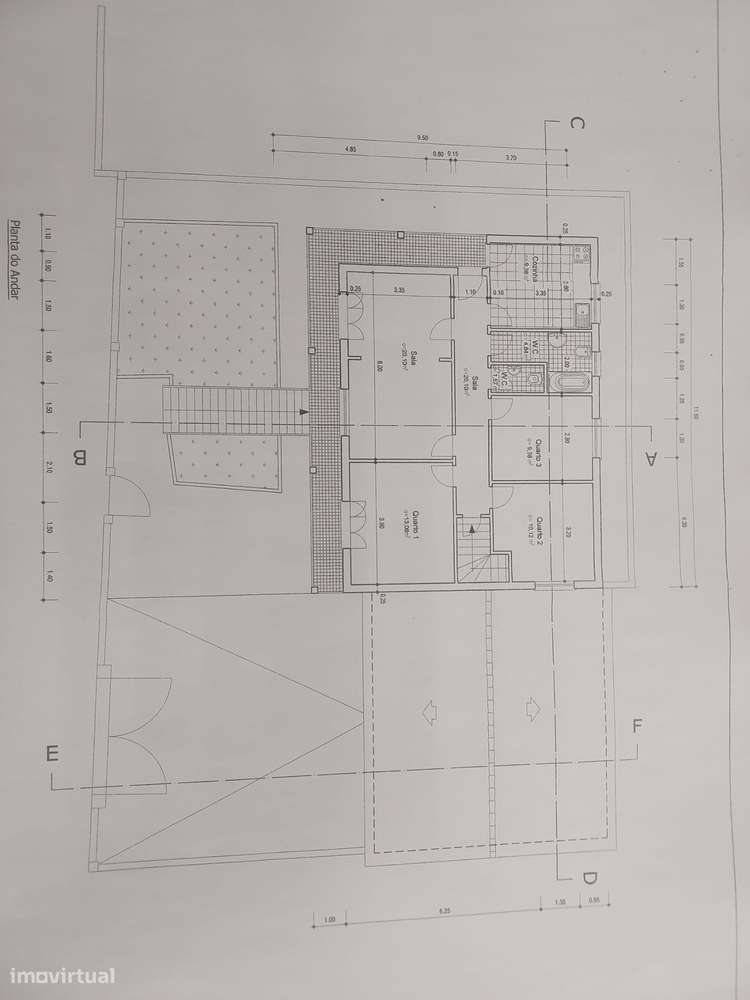 Moradia T3 isolada com jardim, terraço e garagem-19