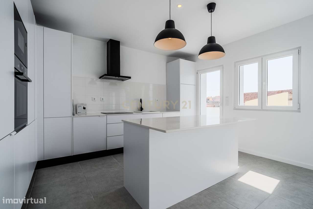 Moradia t3 totalmente requalificada a 5 minutos das praias de Santa Cr - Grande imagem: 4/26