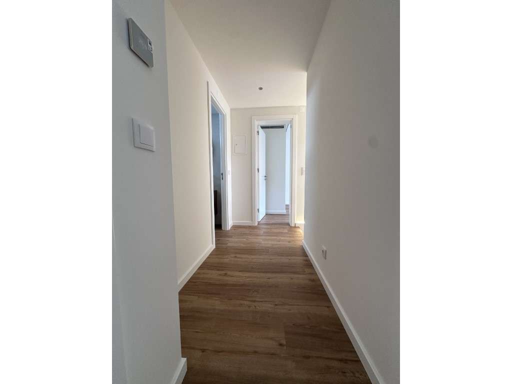 Moradia de Luxo V5 - Conforto, Modernidade e Elegância-12