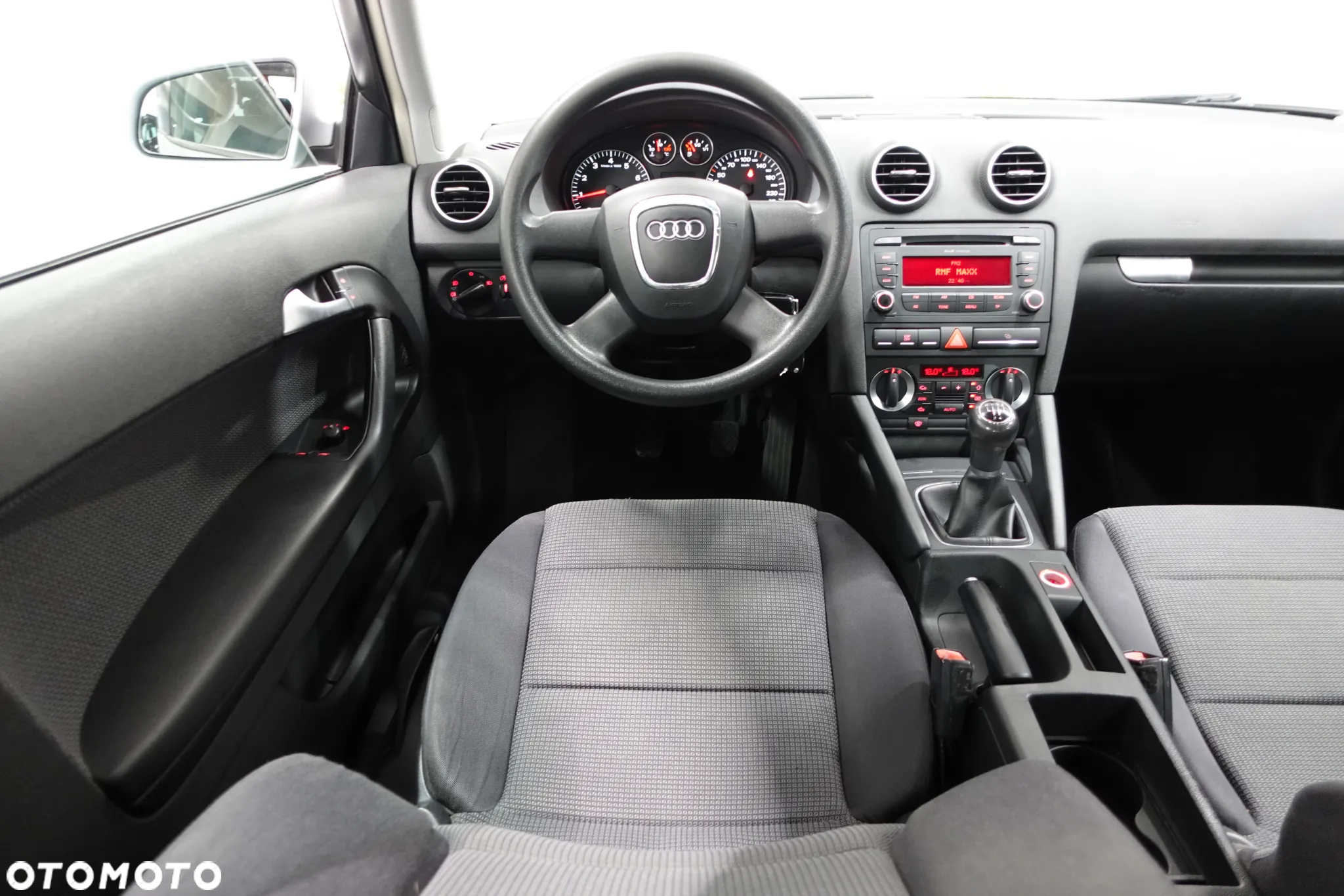 Audi A3 1.6 Ambiente - 32