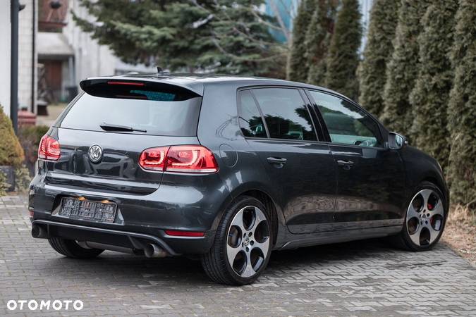 Volkswagen Golf VI 2.0 TSI GTI - 11