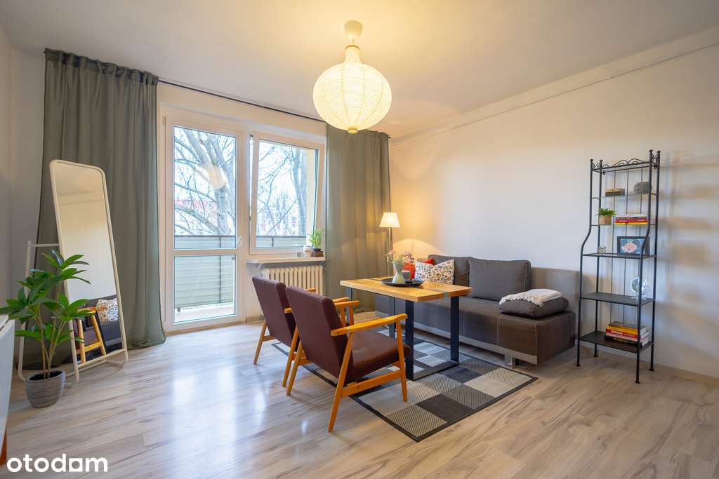 kawalerka z oddzielną kuchnią/Krzyki/Huby/balkon-0