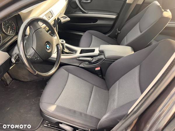 BMW Seria 3 318i - 8