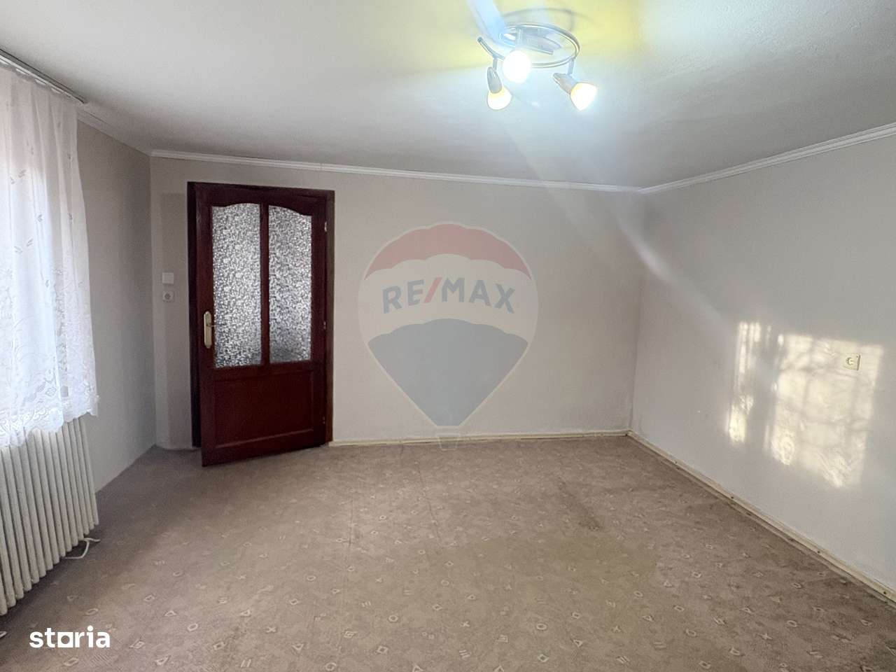 Oportunitate: Casa 3 camere si curte in zona centrala-0