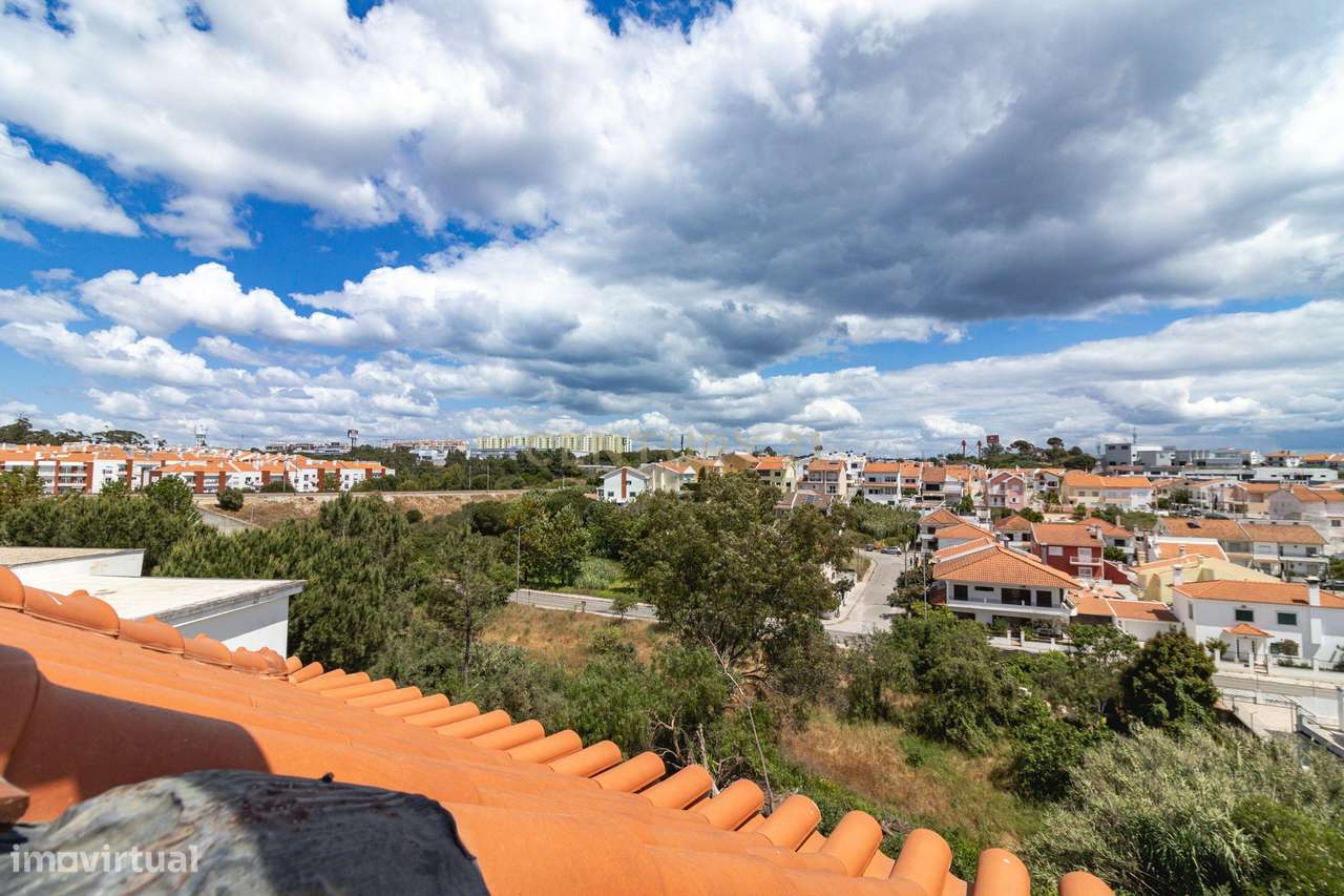 Moradia de Prestígio com 277m² | Garagem | Energia Solar | Feijó, Alma-38