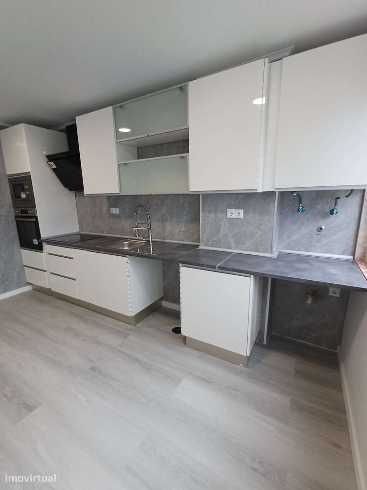 Apartamento T2 renovado, com arrecadação e a 2 km da praia-7