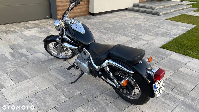 Suzuki Intruder - 12