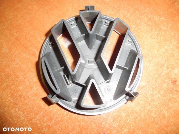 VW T4 PASSAT GOLF- EMBLEMAT ZNACZEK LOGO W ATRAPĘ - 2