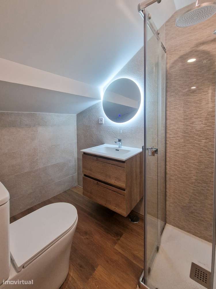 Moradia 4 ass. totalmente remodelada - possibilidade de quarto no r/c-35