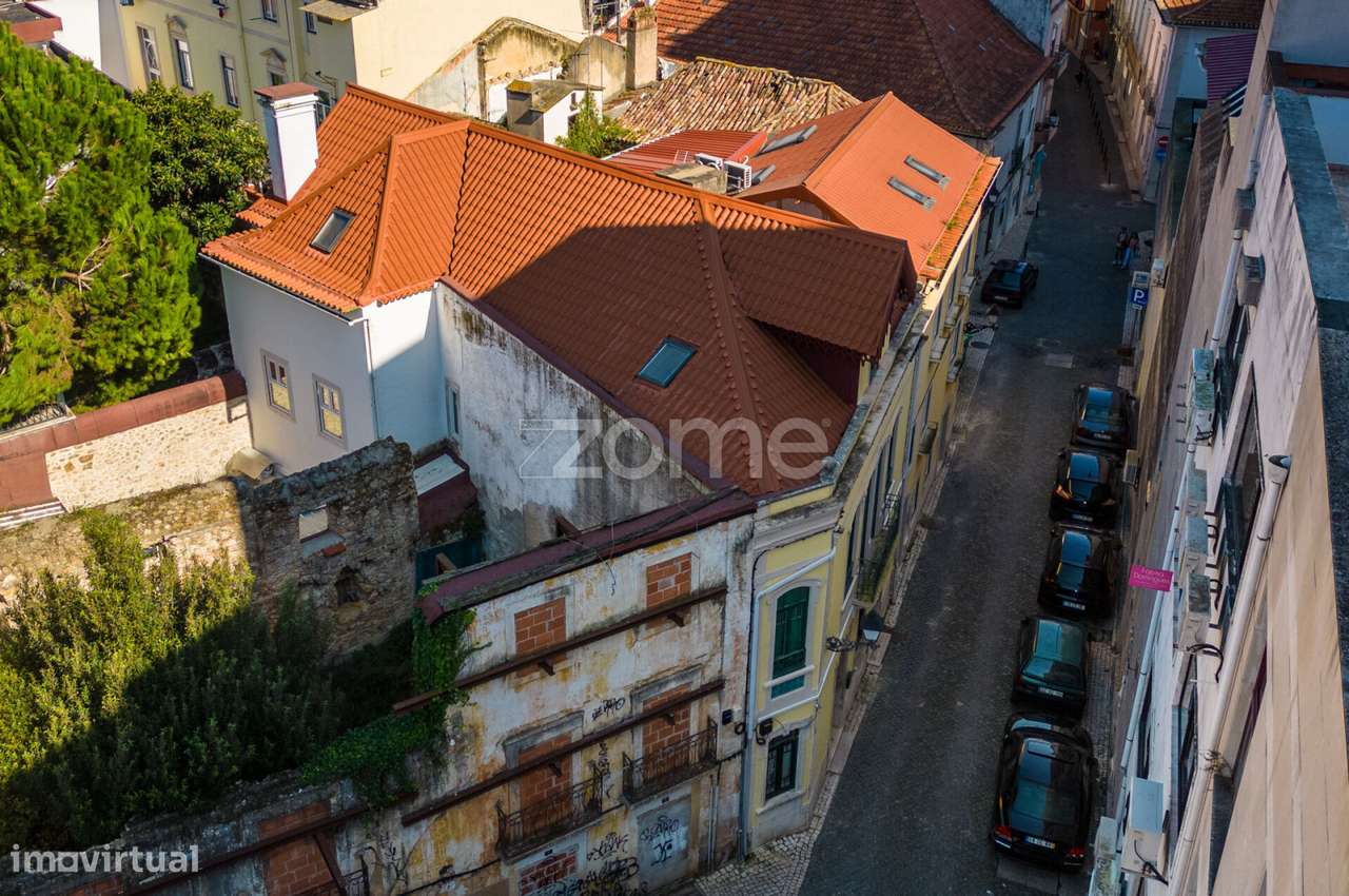 Prédio com grandes áreas no Centro de Leiria-38