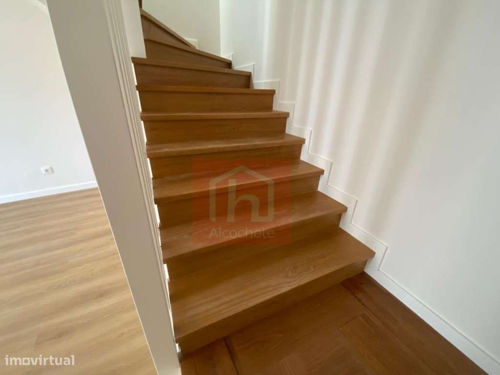 Apartamento duplex T2+2 com terraço no centro histórico Alcochete-28