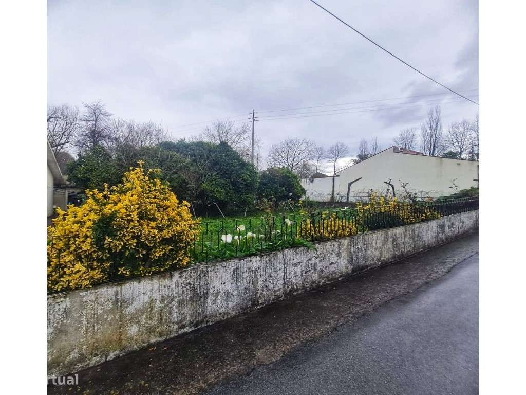 Moradia V4/T4 rés do chão e isolada em Guifões- Porto-19