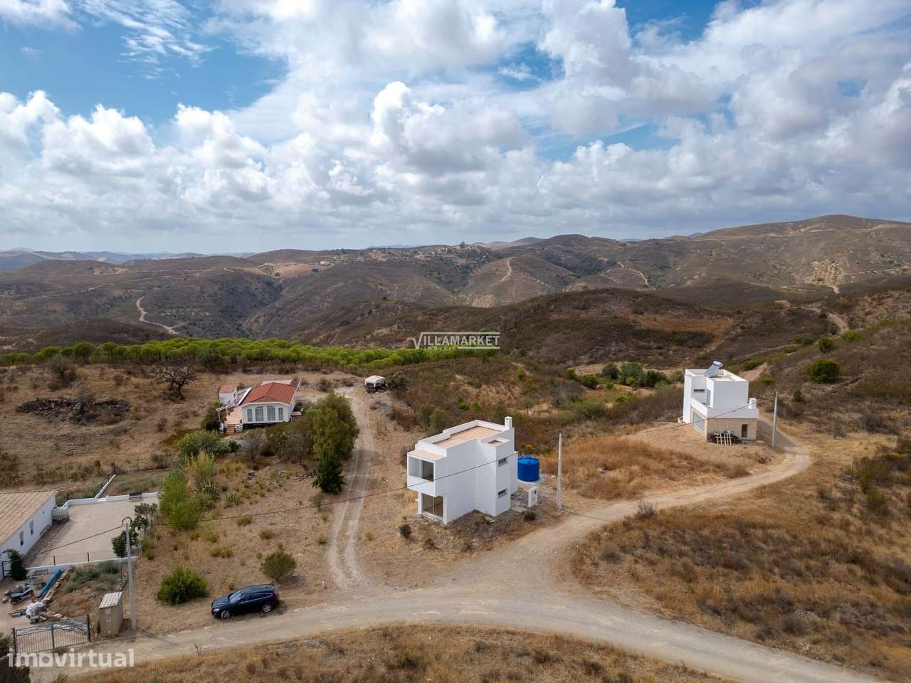 VILLA V3 composta por 2 andares com 435 m2 de terreno situada em Cotov-5