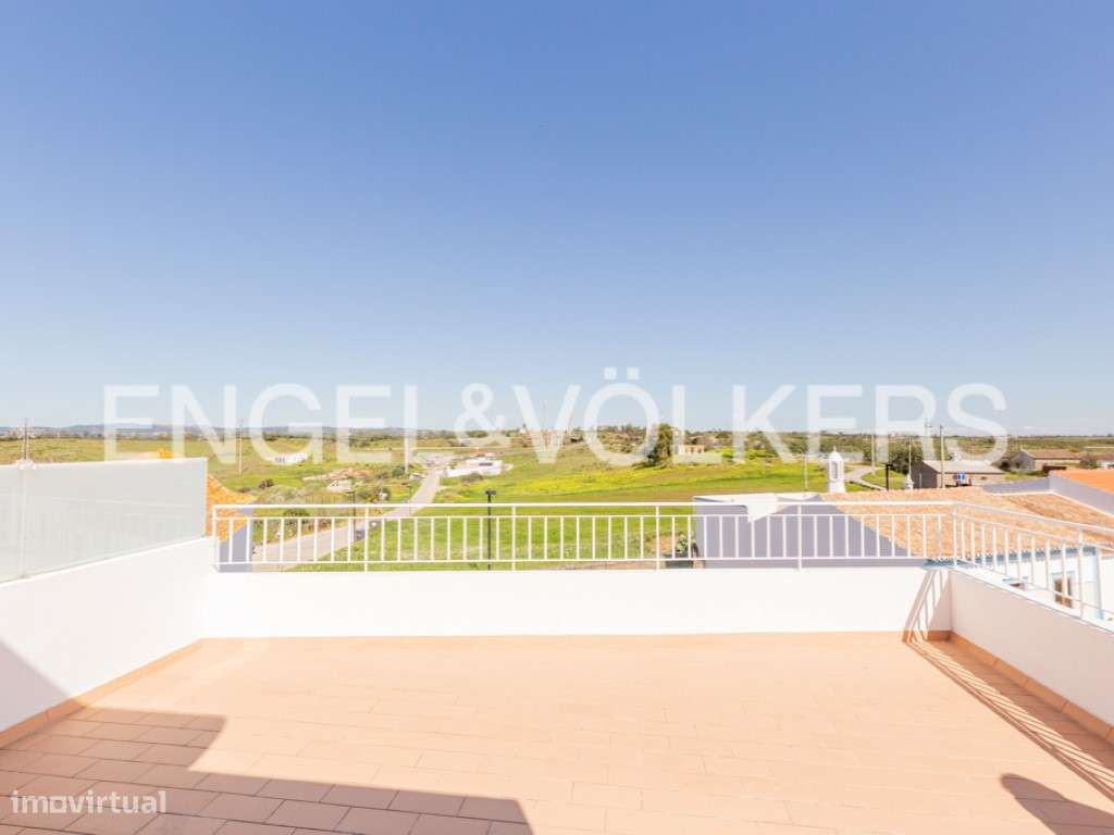 Moradia T2 Moderna em Condomínio com Piscina-23