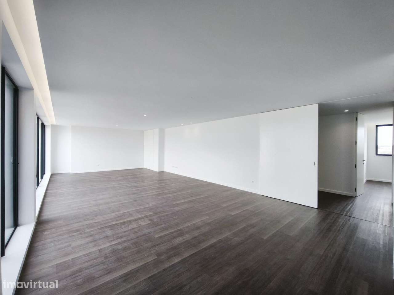 Apartamento T4 Novo (com Terraço e Centro Cidade)-37