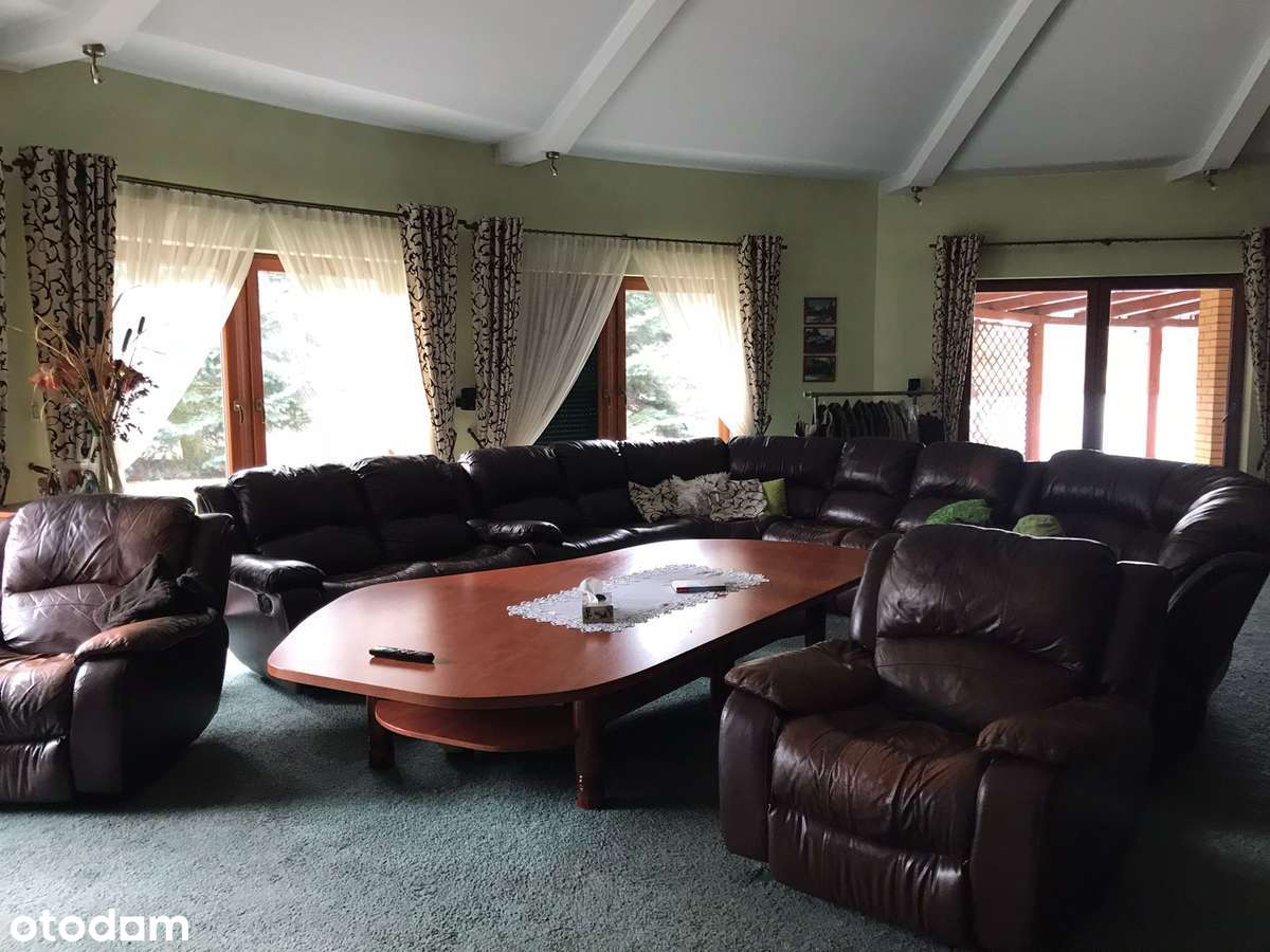 Przestronny dom z ogrodem i garażem-7