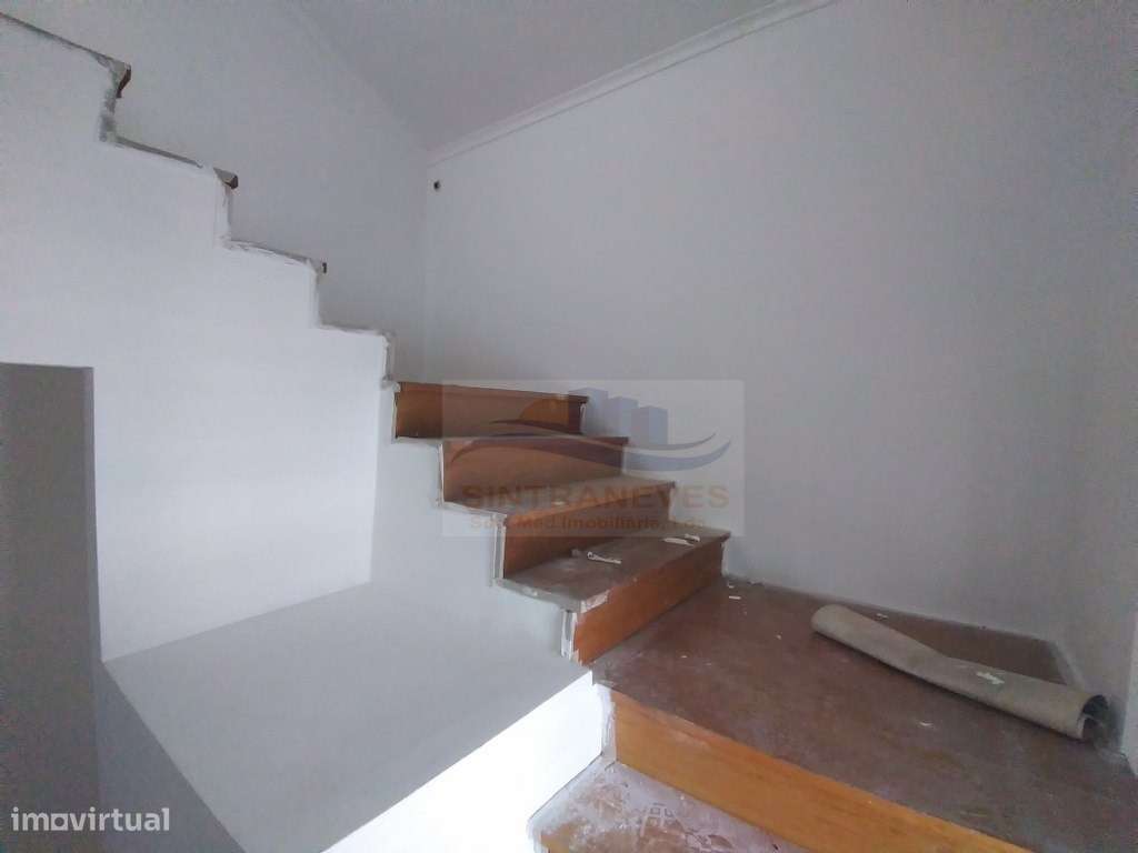 Lindo Apto T4 , totalmente remodelado num 1º andar, junto à Base Na...-25