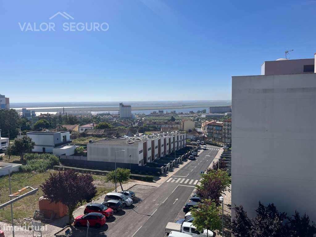 Apartamento T2 novo com garagem 2 viaturas e terraço no Sobralinho-20