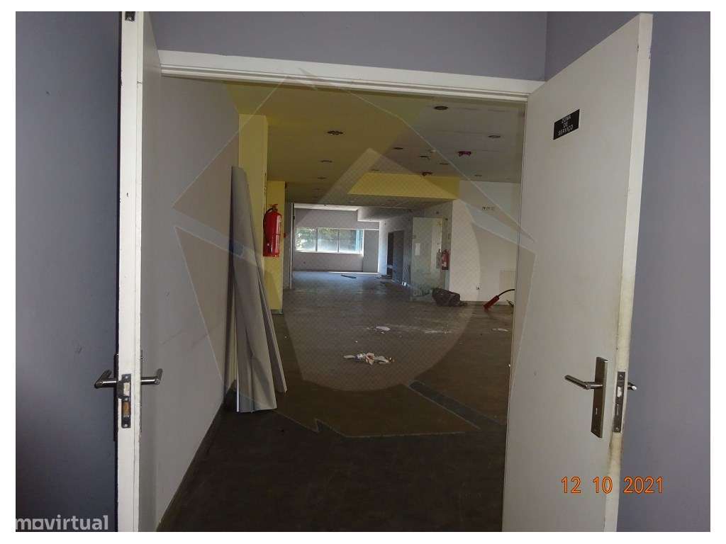 Restauração / Comércio -Parque Comercial Chiolo Maia-11