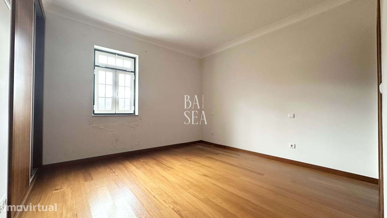 Quinta com 3 Habitações 2 Armazéns e 1 ha de Vinha em Barbeita Monção.-20