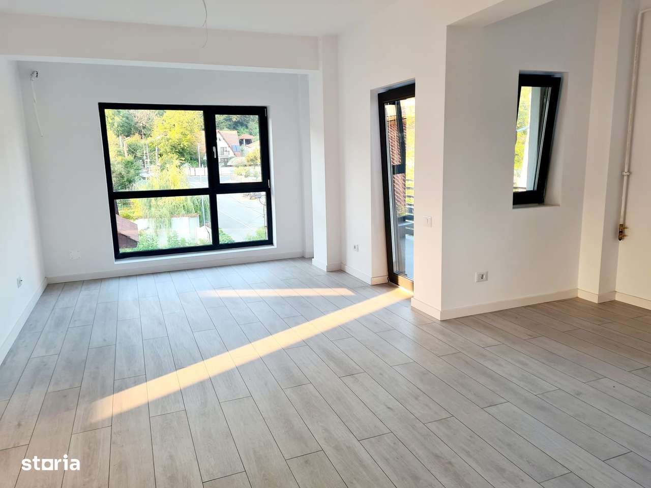 Apartament 3 camere de vanzare-1