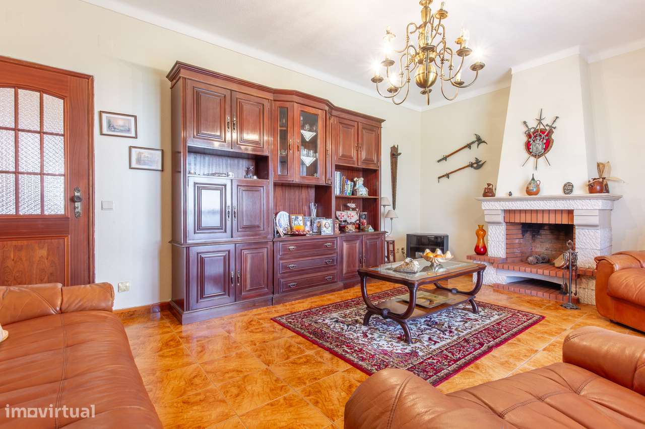 Moradia T5 isolada com jardim e terraço em Quinta do Conde-23