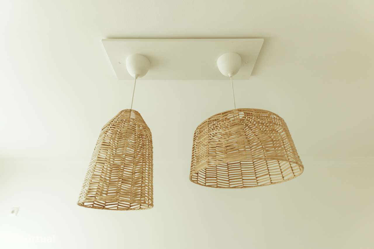 T2 Mobilado com muita luz + 2 varandas + arrecadação 16 m² | Almada - Grande imagem: 4/38