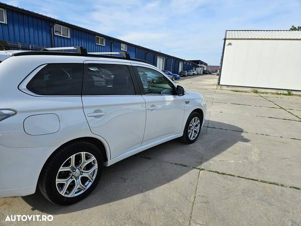 Mitsubishi Outlander 2.0 4WD Plug-In Hybrid - 6