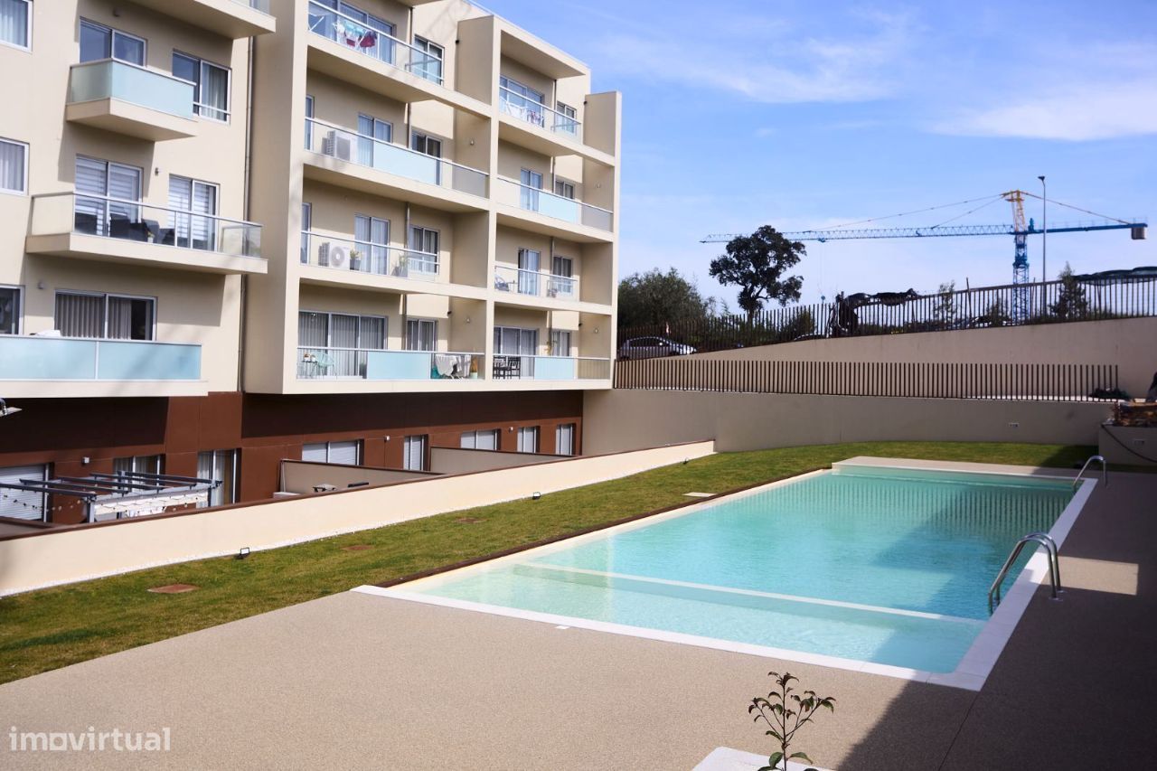 Apartamento T3 novo 1º piso com terraço condomínio fechado com piscina